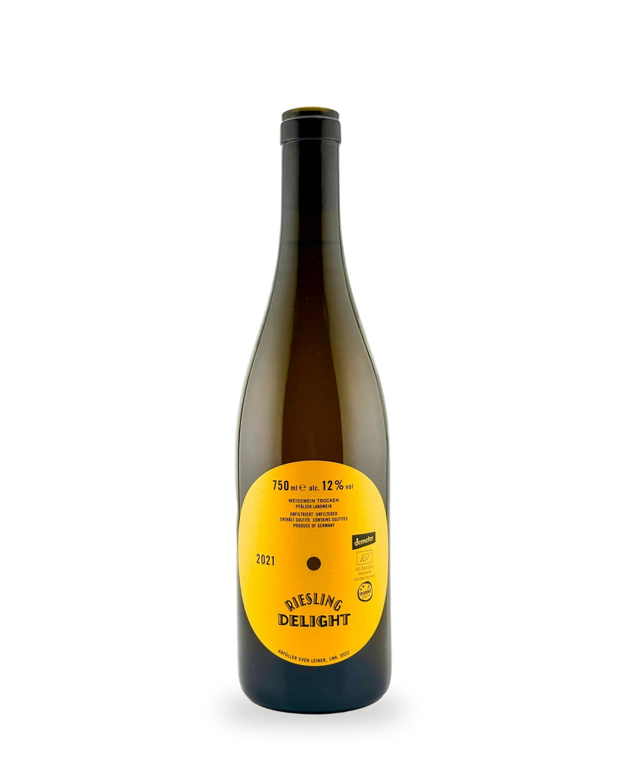 Riesling Delight — Flasche vor weißem Studio-Hintergrund