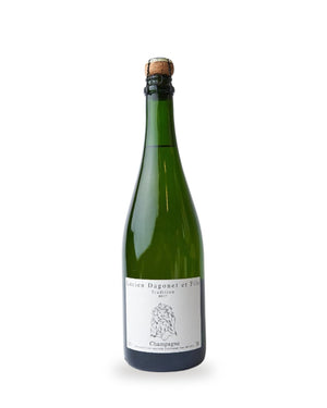 Lucien Dagonet Champagner Tradition Brut — Flasche vor weißem Studio-Hintergrund