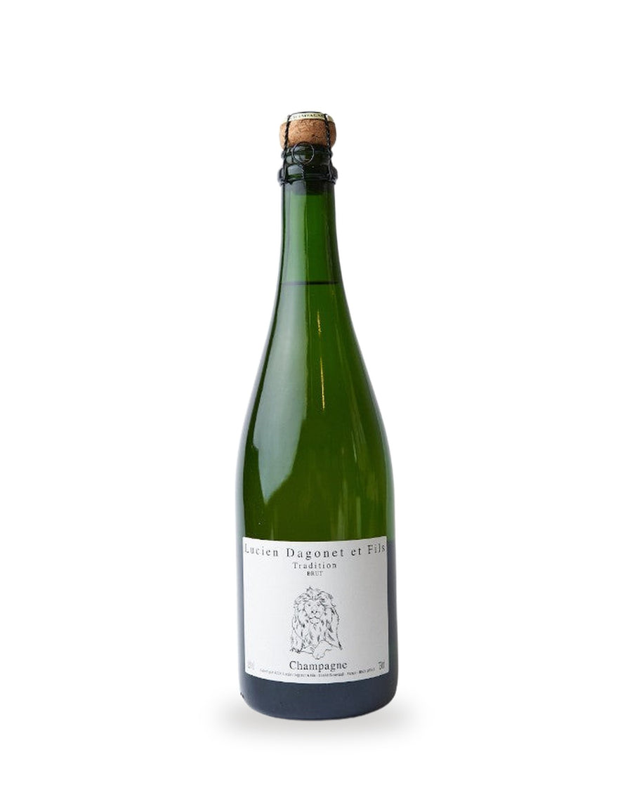 Lucien Dagonet Champagner Tradition Brut — Flasche vor weißem Studio-Hintergrund