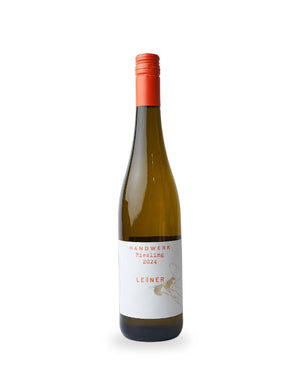 Sven Leiner Handwerk Riesling — Flasche vor weißem Studio-Hintergrund