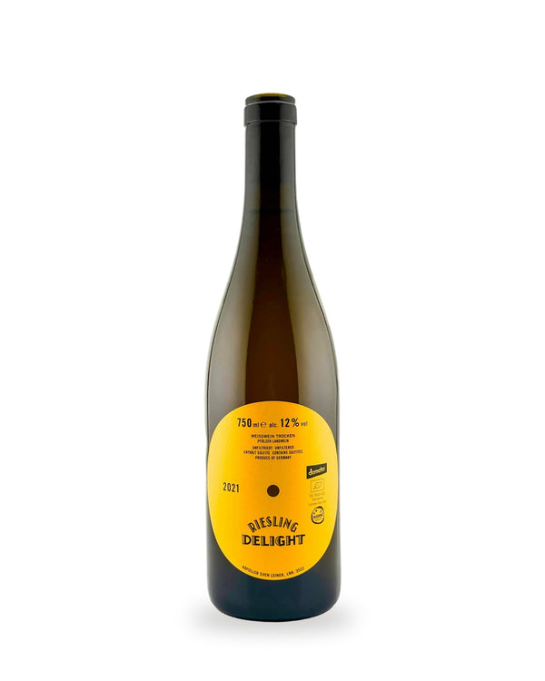 Riesling Delight — Flasche vor weißem Studio-Hintergrund
